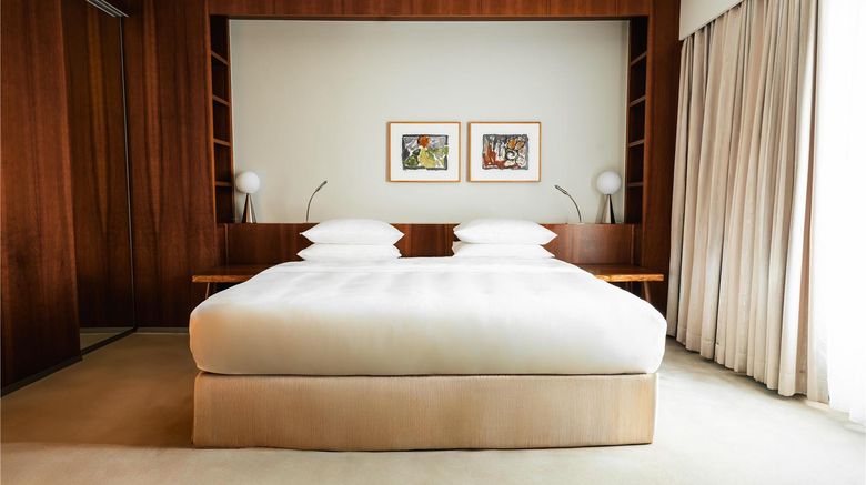 <b>Grand Hyatt Berlin Suite</b>. Images powered by <a href="https://iceportal.shijigroup.com/" title="IcePortal" target="_blank">IcePortal</a>.