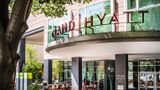 <b>Grand Hyatt Berlin Exterior</b>. Images powered by <a href="https://iceportal.shijigroup.com/" title="IcePortal" target="_blank">IcePortal</a>.