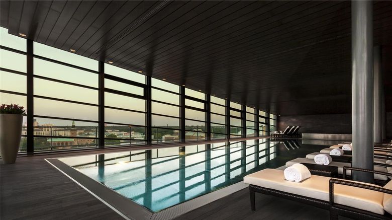 <b>Grand Hyatt Berlin Pool</b>. Images powered by <a href="https://iceportal.shijigroup.com/" title="IcePortal" target="_blank">IcePortal</a>.