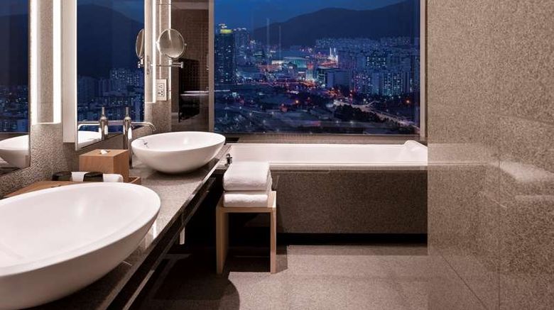 <b>Park Hyatt Busan Room</b>. Images powered by <a href="https://iceportal.shijigroup.com/" title="IcePortal" target="_blank">IcePortal</a>.