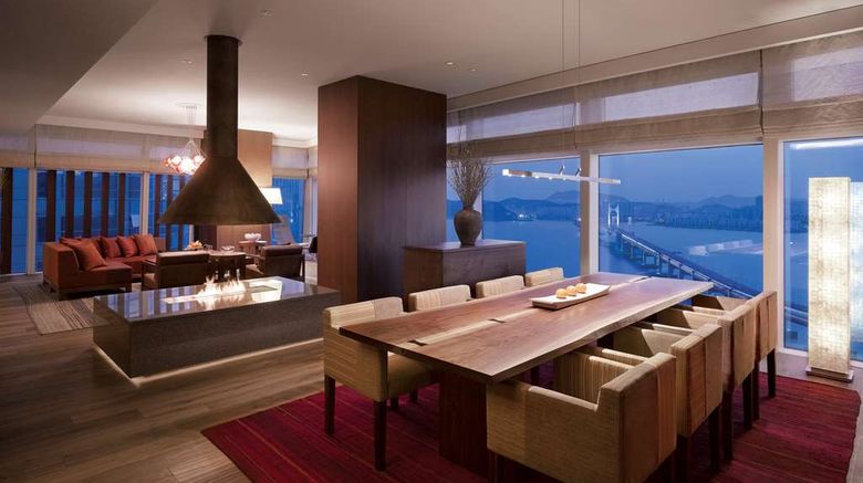 <b>Park Hyatt Busan Suite</b>. Images powered by <a href="https://iceportal.shijigroup.com/" title="IcePortal" target="_blank">IcePortal</a>.