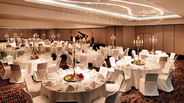 <b>Hyatt Regency Cologne Lobby</b>. Images powered by <a href="https://iceportal.shijigroup.com/" title="IcePortal" target="_blank">IcePortal</a>.