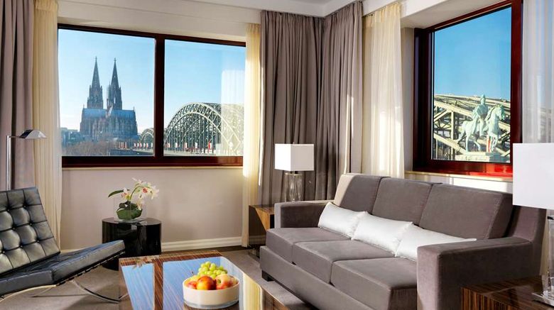 <b>Hyatt Regency Cologne Suite</b>. Images powered by <a href="https://iceportal.shijigroup.com/" title="IcePortal" target="_blank">IcePortal</a>.
