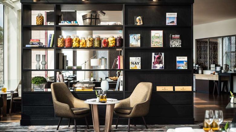 <b>Hyatt Regency Cologne Restaurant</b>. Images powered by <a href="https://iceportal.shijigroup.com/" title="IcePortal" target="_blank">IcePortal</a>.