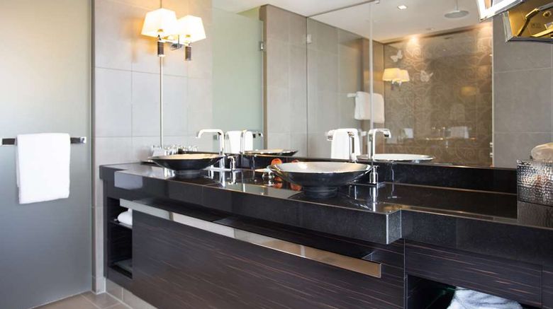 <b>Hyatt Regency Duesseldorf Room</b>. Images powered by <a href=https://www.travelagewest.com/Hotels/Duesseldorf-Germany/