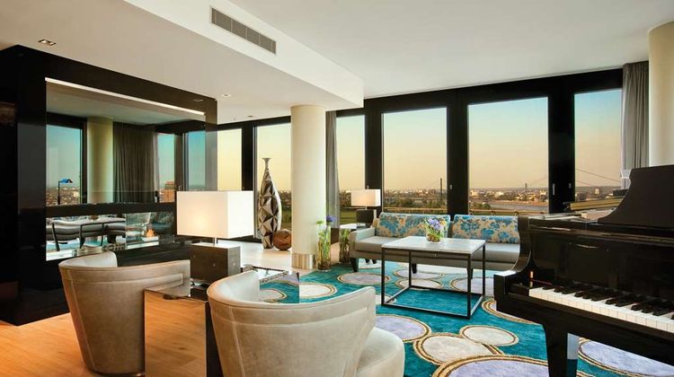 Hyatt Regency Duesseldorf Suite