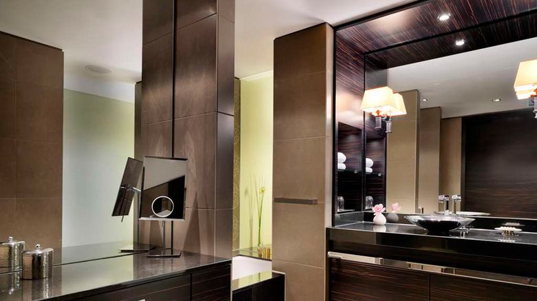 <b>Hyatt Regency Duesseldorf Room</b>. Images powered by <a href=https://www.travelagewest.com/Hotels/Duesseldorf-Germany/