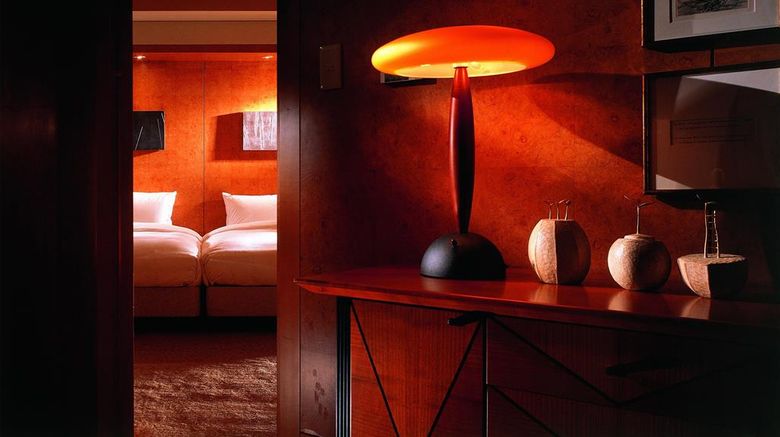 <b>Grand Hyatt Fukuoka Suite</b>. Images powered by <a href="https://iceportal.shijigroup.com/" title="IcePortal" target="_blank">IcePortal</a>.