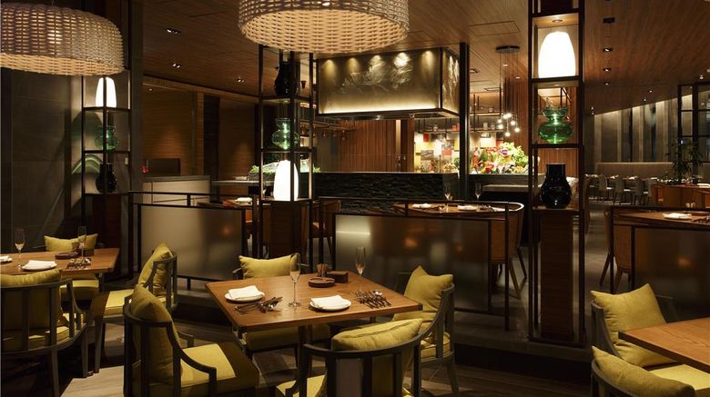 <b>Grand Hyatt Fukuoka Restaurant</b>. Images powered by <a href="https://iceportal.shijigroup.com/" title="IcePortal" target="_blank">IcePortal</a>.