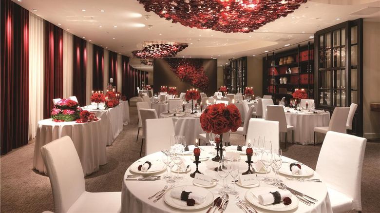 <b>Grand Hyatt Fukuoka Lobby</b>. Images powered by <a href="https://iceportal.shijigroup.com/" title="IcePortal" target="_blank">IcePortal</a>.
