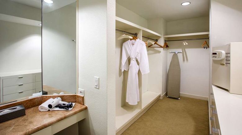 <b>Hyatt Regency Guam Suite</b>. Images powered by <a href="https://iceportal.shijigroup.com/" title="IcePortal" target="_blank">IcePortal</a>.