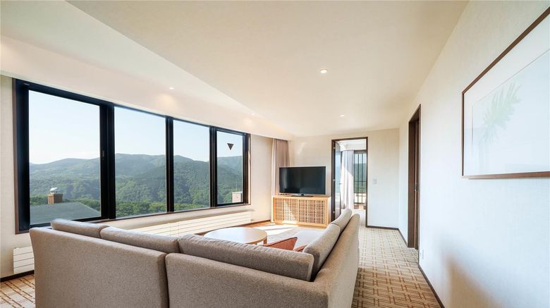 <b>Hyatt Regency Hakone Resort & Spa Suite</b>. Images powered by <a href="https://iceportal.shijigroup.com/" title="IcePortal" target="_blank">IcePortal</a>.