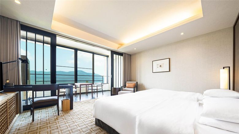 <b>Hyatt Regency Hakone Resort & Spa Room</b>. Images powered by <a href="https://iceportal.shijigroup.com/" title="IcePortal" target="_blank">IcePortal</a>.