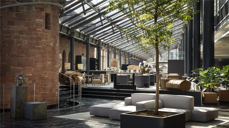 <b>Hyatt Regency Mainz Lobby</b>. Images powered by <a href="https://iceportal.shijigroup.com/" title="IcePortal" target="_blank">IcePortal</a>.