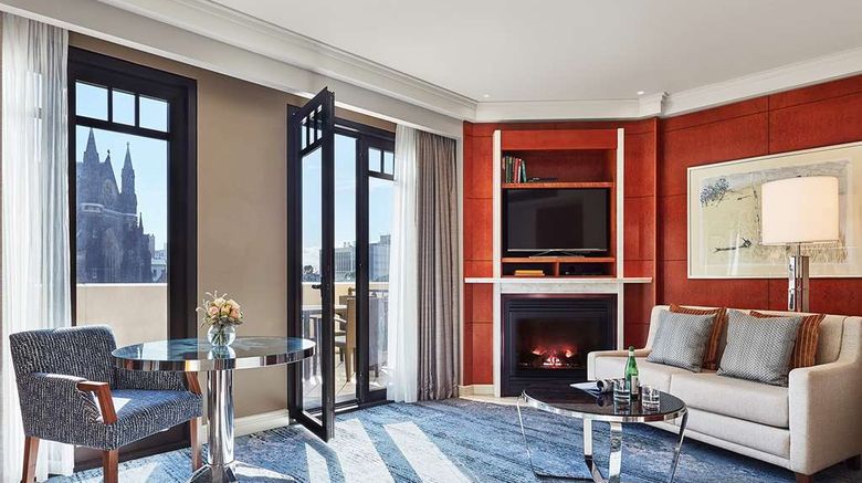 <b>Park Hyatt Melbourne Room</b>. Images powered by <a href="https://iceportal.shijigroup.com/" title="IcePortal" target="_blank">IcePortal</a>.