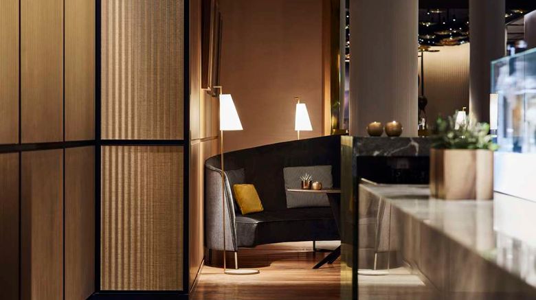 <b>Park Hyatt Milan Restaurant</b>. Images powered by <a href="https://iceportal.shijigroup.com/" title="IcePortal" target="_blank">IcePortal</a>.