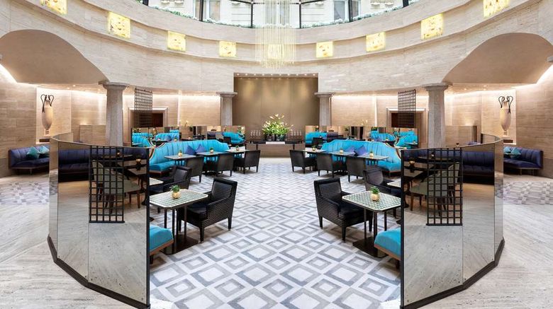 <b>Park Hyatt Milan Lobby</b>. Images powered by <a href="https://iceportal.shijigroup.com/" title="IcePortal" target="_blank">IcePortal</a>.