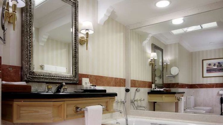 Grand Hyatt Muscat Room