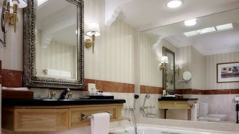 <b>Grand Hyatt Muscat Room</b>. Images powered by <a href="https://iceportal.shijigroup.com/" title="IcePortal" target="_blank">IcePortal</a>.