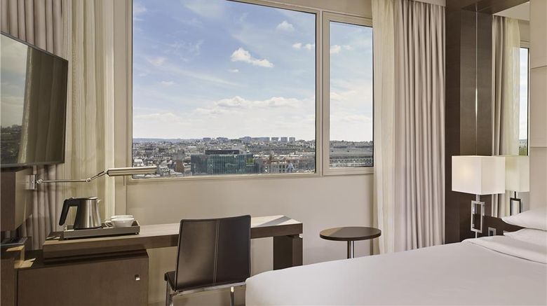 <b>Hyatt Regency Paris Etoile Restaurant</b>. Images powered by <a href="https://iceportal.shijigroup.com/" title="IcePortal" target="_blank">IcePortal</a>.