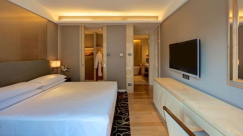 <b>Hyatt Regency Pune Room</b>. Images powered by <a href="https://iceportal.shijigroup.com/" title="IcePortal" target="_blank">IcePortal</a>.
