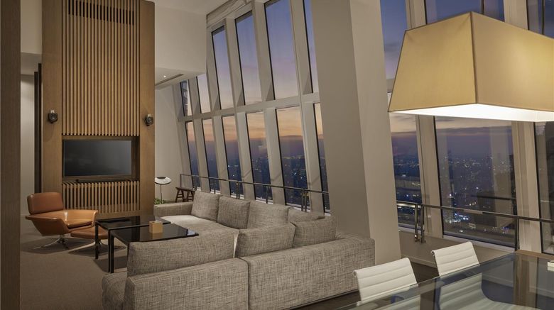 <b>Park Hyatt Shanghai Suite</b>. Images powered by <a href="https://iceportal.shijigroup.com/" title="IcePortal" target="_blank">IcePortal</a>.
