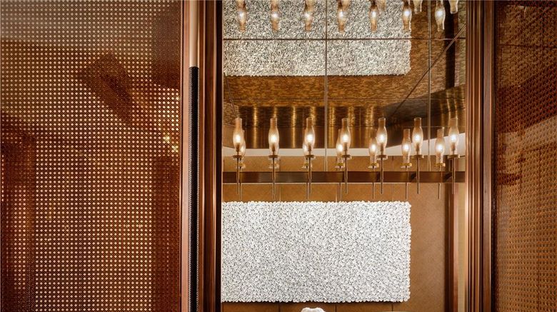 <b>Grand Hyatt Singapore Suite</b>. Images powered by <a href="https://iceportal.shijigroup.com/" title="IcePortal" target="_blank">IcePortal</a>.