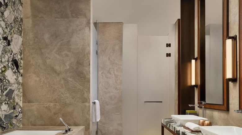 <b>Grand Hyatt Singapore Room</b>. Images powered by <a href="https://iceportal.shijigroup.com/" title="IcePortal" target="_blank">IcePortal</a>.