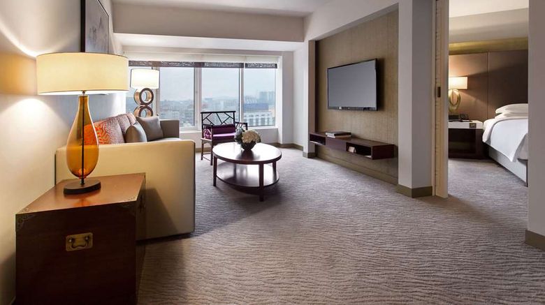 <b>Grand Hyatt Taipei Suite</b>. Images powered by <a href="https://iceportal.shijigroup.com/" title="IcePortal" target="_blank">IcePortal</a>.