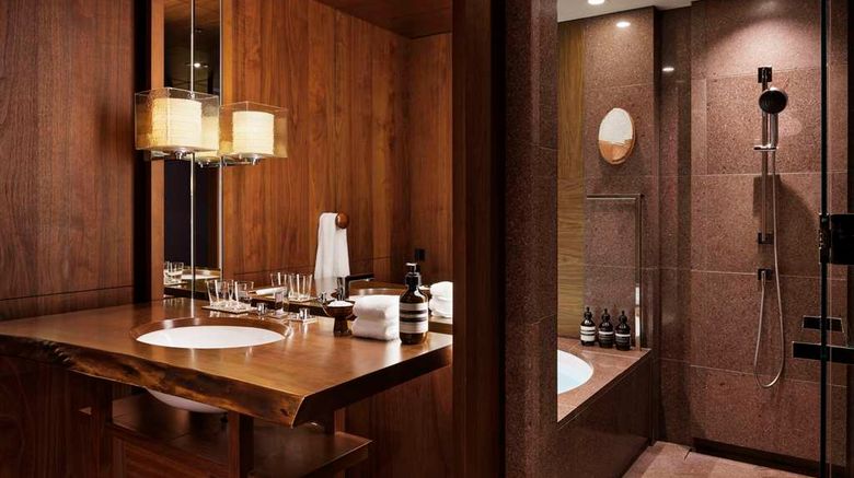 <b>ANdAZ Tokyo Toranomon Hills Room</b>. Images powered by <a href="https://iceportal.shijigroup.com/" title="IcePortal" target="_blank">IcePortal</a>.