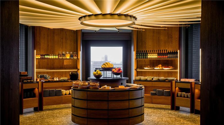 <b>Hyatt Regency Tokyo Restaurant</b>. Images powered by <a href="https://iceportal.shijigroup.com/" title="IcePortal" target="_blank">IcePortal</a>.