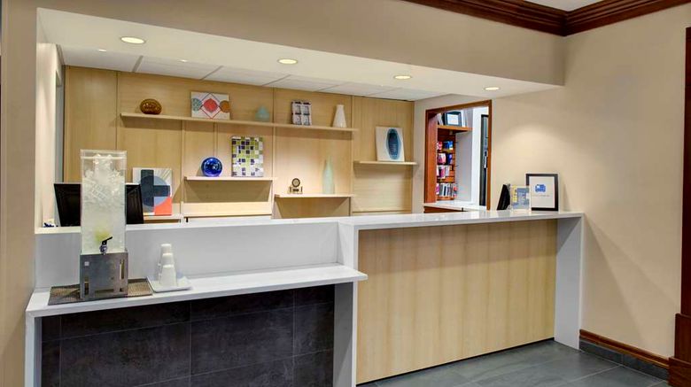 <b>Hyatt House Boston/Burlington Lobby</b>. Images powered by <a href="https://iceportal.shijigroup.com/" title="IcePortal" target="_blank">IcePortal</a>.