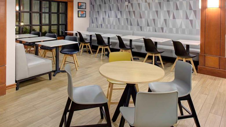 <b>Hyatt House Boston/Burlington Restaurant</b>. Images powered by <a href="https://iceportal.shijigroup.com/" title="IcePortal" target="_blank">IcePortal</a>.