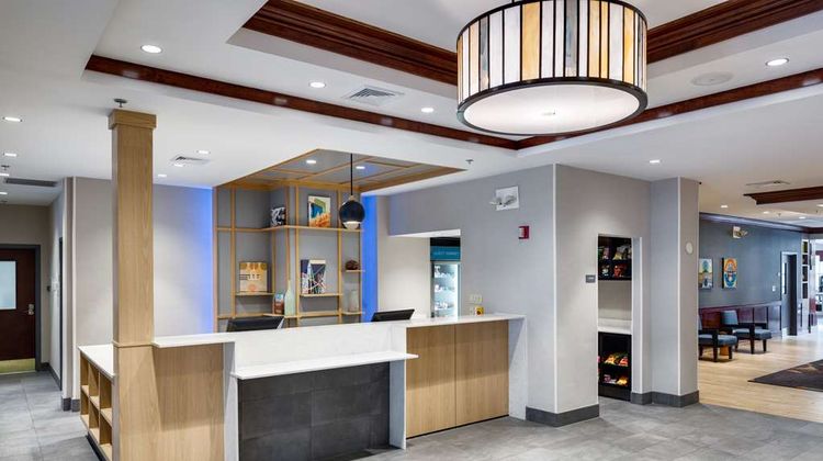 Hyatt House Boston/Waltham Lobby
