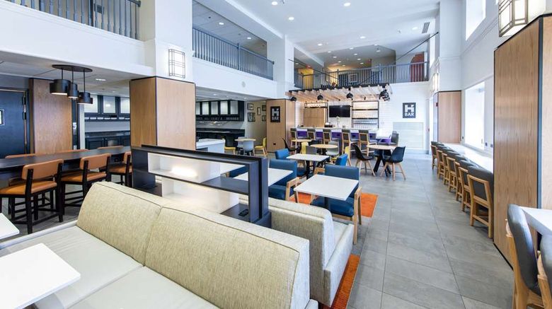 <b>HYATT house Chicago Schaumburg Lobby</b>. Images powered by <a href="https://iceportal.shijigroup.com/" title="IcePortal" target="_blank">IcePortal</a>.