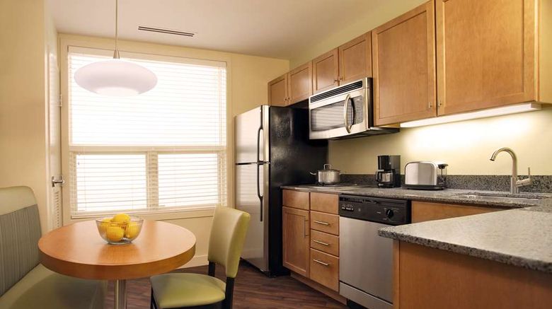 <b>Hyatt House Chicago/Naperville Suite</b>. Images powered by <a href="https://iceportal.shijigroup.com/" title="IcePortal" target="_blank">IcePortal</a>.