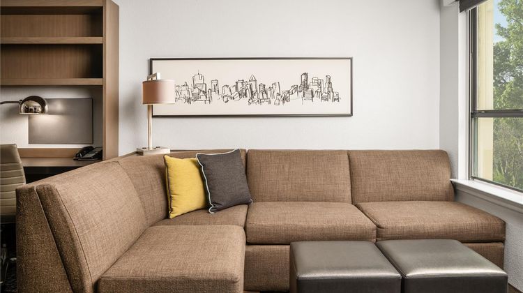 Hyatt House Dallas/Uptown Suite