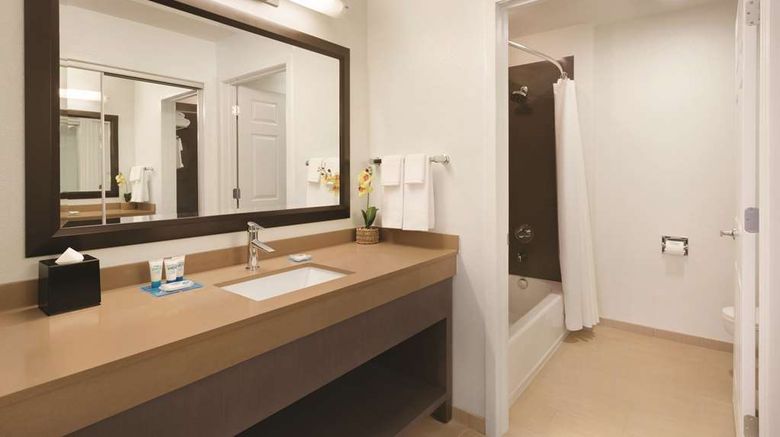 <b>Hyatt House Miami Airport Room</b>. Images powered by <a href="https://iceportal.shijigroup.com/" title="IcePortal" target="_blank">IcePortal</a>.