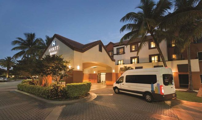 Hyatt House Miami Airport Exterior