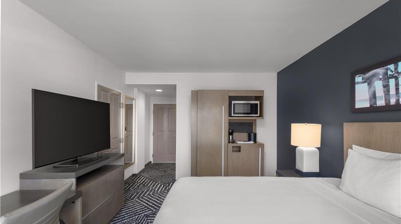<b>Hyatt House Emeryville San Francisco Room</b>. Images powered by <a href="https://iceportal.shijigroup.com/" title="IcePortal" target="_blank">IcePortal</a>.