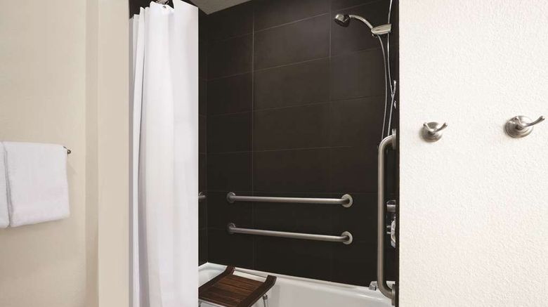 <b>Hyatt House Pleasant Hill Room</b>. Images powered by <a href="https://iceportal.shijigroup.com/" title="IcePortal" target="_blank">IcePortal</a>.