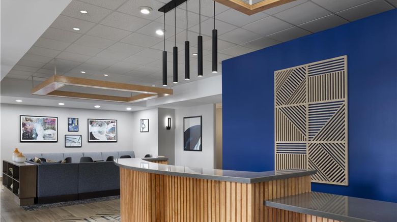 <b>Hyatt Place ATL/Alpharetta North Point Lobby</b>. Images powered by <a href="https://iceportal.shijigroup.com/" title="IcePortal" target="_blank">IcePortal</a>.