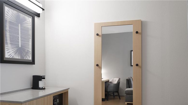 <b>Hyatt Place ATL/Alpharetta North Point Room</b>. Images powered by <a href="https://iceportal.shijigroup.com/" title="IcePortal" target="_blank">IcePortal</a>.