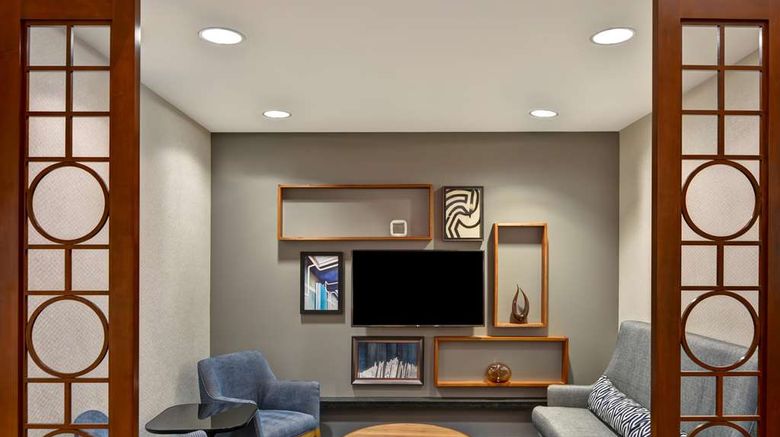 <b>Hyatt Place Birmingham/Hoover Lobby</b>. Images powered by <a href="https://iceportal.shijigroup.com/" title="IcePortal" target="_blank">IcePortal</a>.