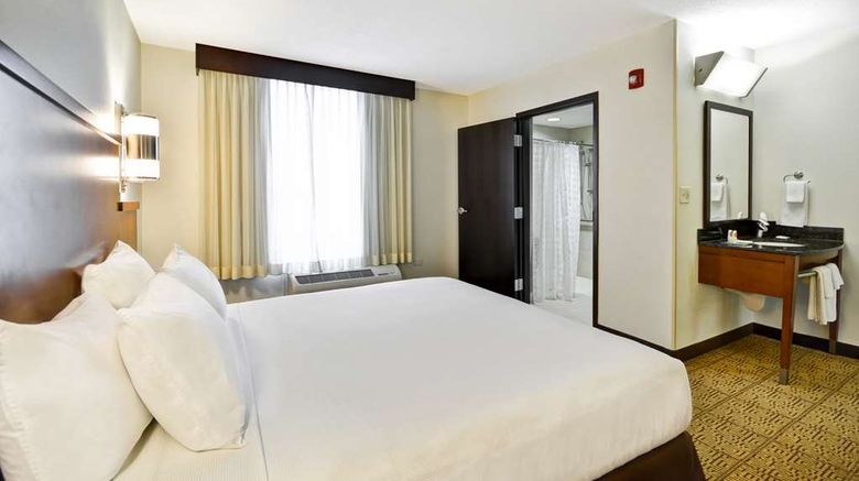 <b>Hyatt Place Naperville/Warrenville Room</b>. Images powered by <a href="https://iceportal.shijigroup.com/" title="IcePortal" target="_blank">IcePortal</a>.