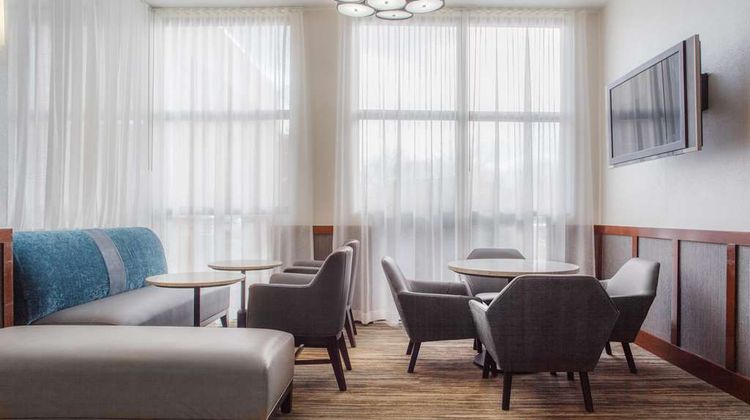 Hyatt Place Cincinnati Blue Ash Lobby