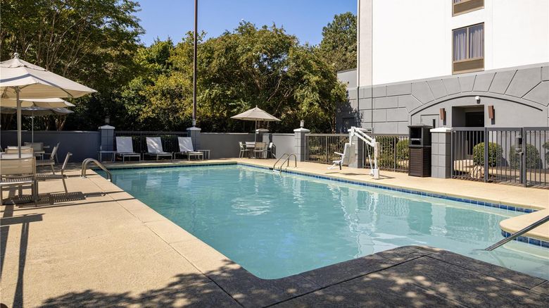 <b>Hyatt Place Charlotte Airport/Lake Point Pool</b>. Images powered by <a href="https://iceportal.shijigroup.com/" title="IcePortal" target="_blank">IcePortal</a>.