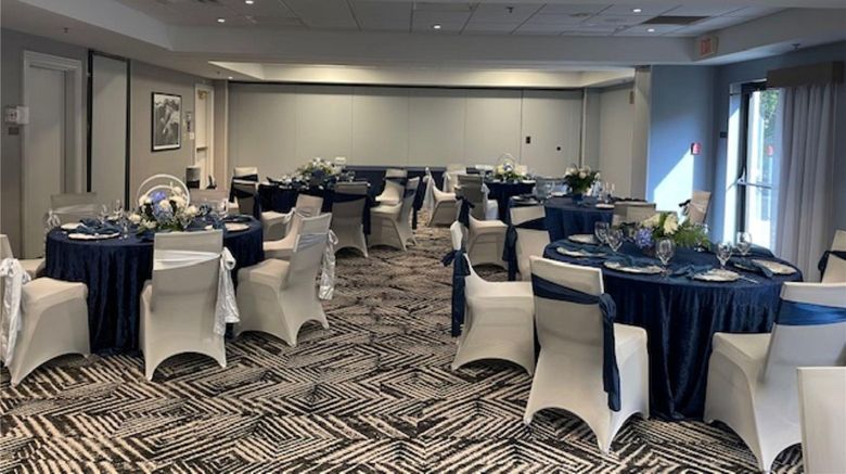 <b>Hyatt Place Charlotte Airport/Lake Point Ballroom</b>. Images powered by <a href="https://iceportal.shijigroup.com/" title="IcePortal" target="_blank">IcePortal</a>.