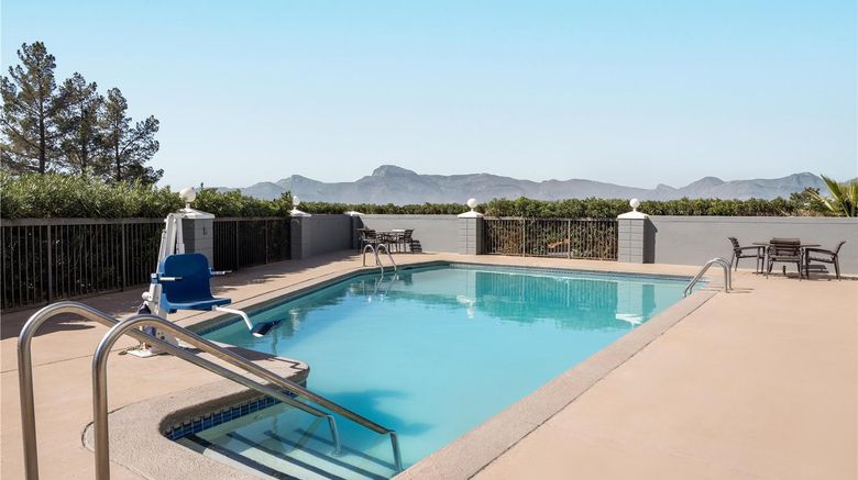 <b>Hyatt Place El Paso Airport Pool</b>. Images powered by <a href="https://iceportal.shijigroup.com/" title="IcePortal" target="_blank">IcePortal</a>.