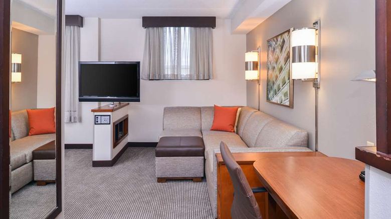 <b>Hyatt Place Herndon/Dulles Airport-East Room</b>. Images powered by <a href="https://iceportal.shijigroup.com/" title="IcePortal" target="_blank">IcePortal</a>.